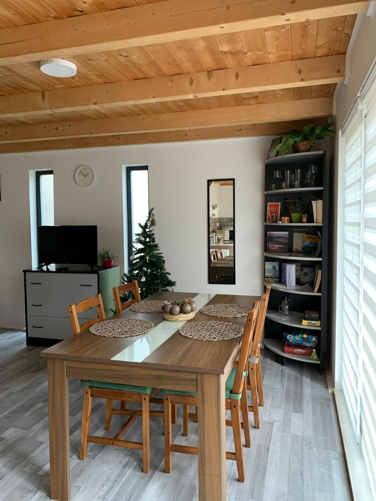 Tejfeles Vendeghaz Apartamento *